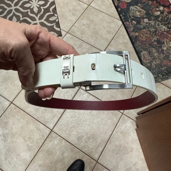 Tiger Woods White Leather Belt Size 42 - Picture 9 of 9